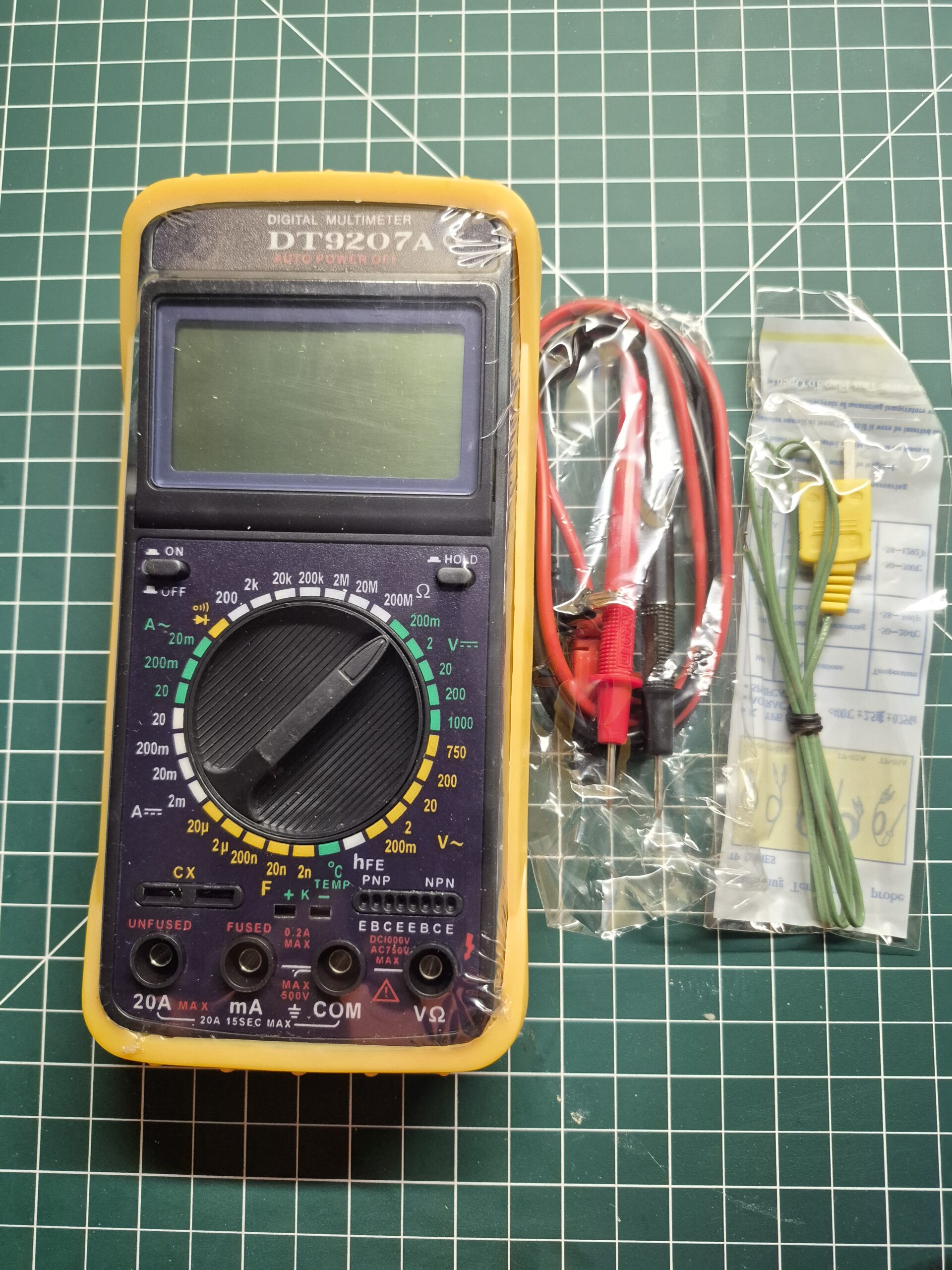 Univerzalni digitalni merilni instrument DT9207A