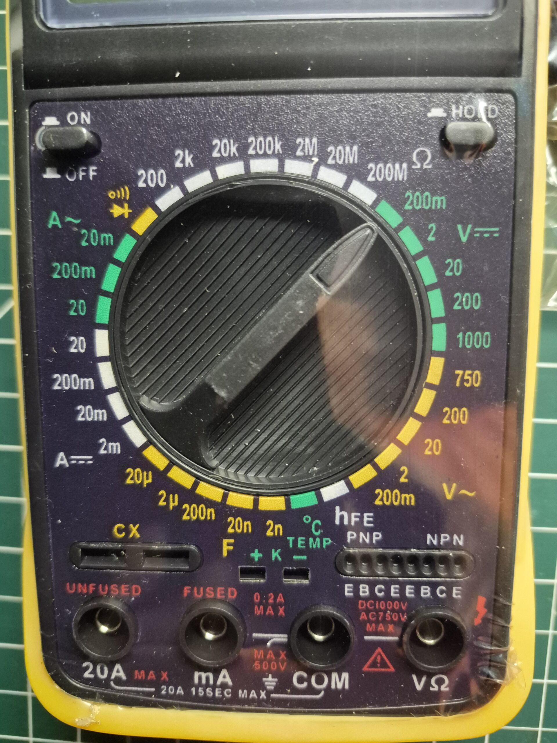 Univerzalni digitalni merilni instrument DT9207A